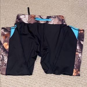 Legendary whitetails crop leggings